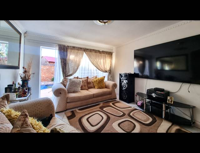 3 BEDROOM HOUSE RENTED IN MORELETA PARK